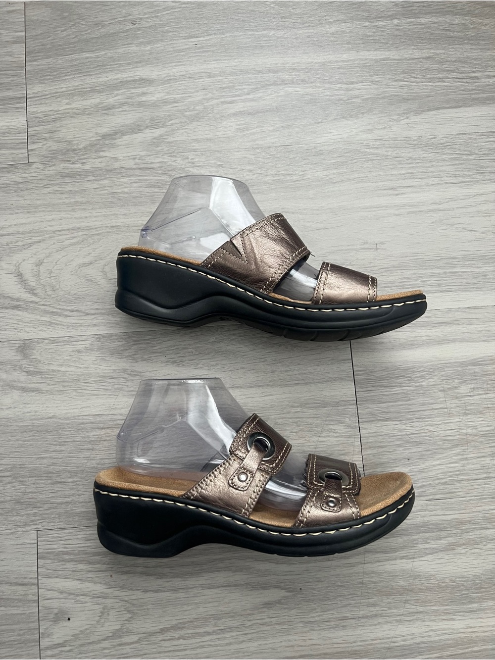 Clarks Bendables Metallic Bronze Leather Wedge Sandals Size 10M